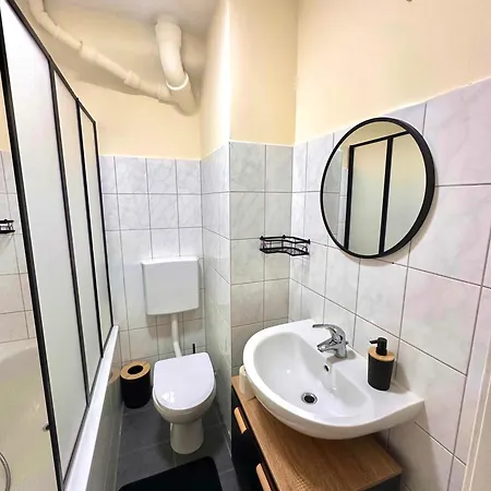 Zentral Und Ruhig - Modernes Mit Balkon Appartement
