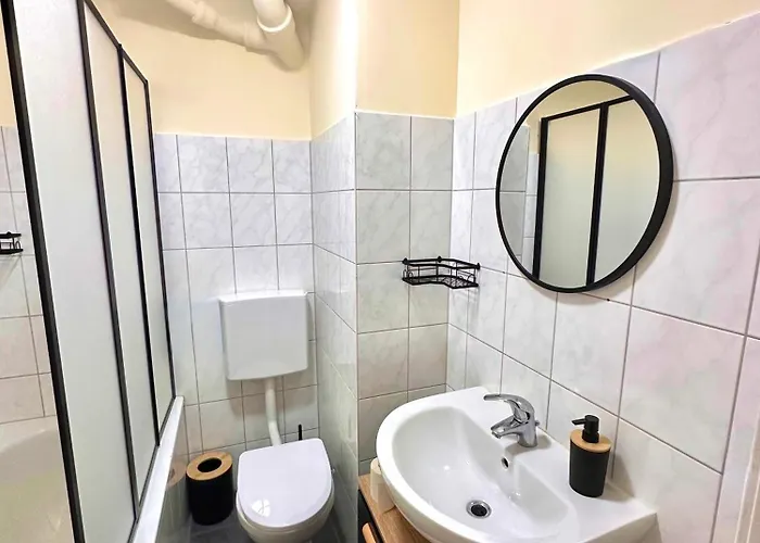 Zentral Und Ruhig - Modernes Mit Balkon Appartement
