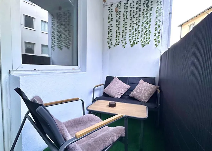 Zentral Und Ruhig - Modernes Mit Balkon Appartement